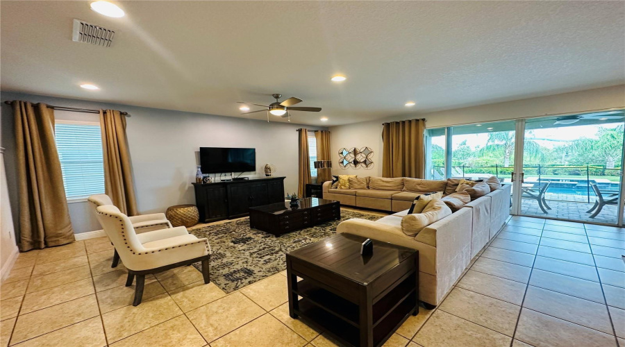 KISSIMMEE, Florida 34747, 11 Bedrooms Bedrooms, ,10 BathroomsBathrooms,Residential,For Sale,FALLS,0,MFRS5146843