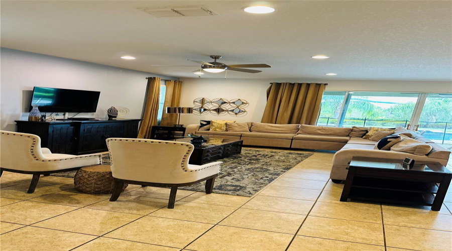 KISSIMMEE, Florida 34747, 11 Bedrooms Bedrooms, ,10 BathroomsBathrooms,Residential,For Sale,FALLS,0,MFRS5146843