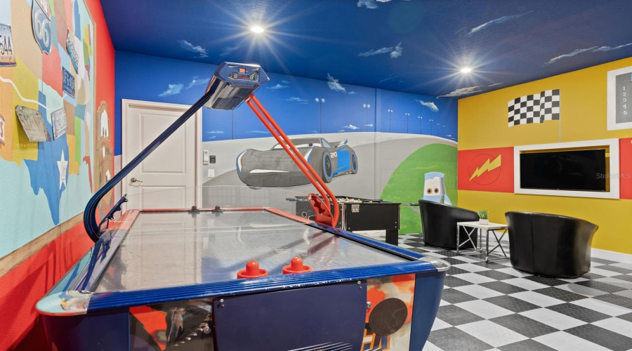 DAVENPORT, Florida 33896, 8 Bedrooms Bedrooms, ,5 BathroomsBathrooms,Residential,For Sale,STINGER,0,MFRO6396888