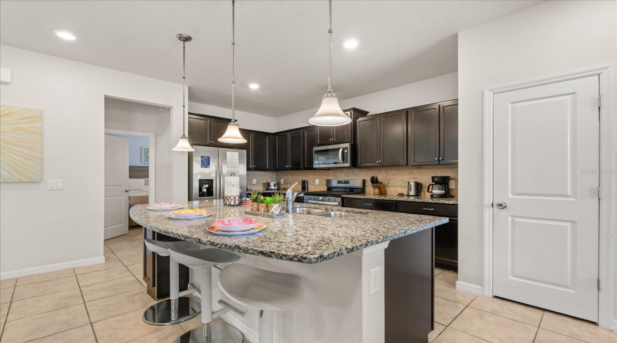 DAVENPORT, Florida 33837, 5 Bedrooms Bedrooms, ,4 BathroomsBathrooms,Residential,For Sale,MISTY OAK,0,MFRO6393604