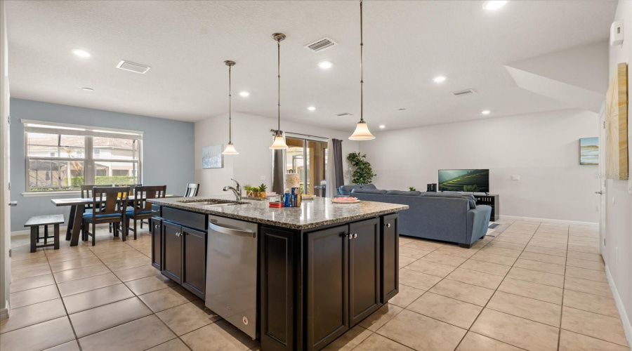 DAVENPORT, Florida 33837, 5 Bedrooms Bedrooms, ,4 BathroomsBathrooms,Residential,For Sale,MISTY OAK,0,MFRO6393604