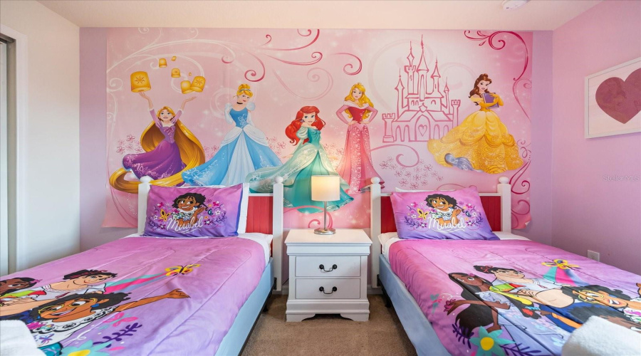 DAVENPORT, Florida 33837, 5 Bedrooms Bedrooms, ,4 BathroomsBathrooms,Residential,For Sale,MISTY OAK,0,MFRO6393604