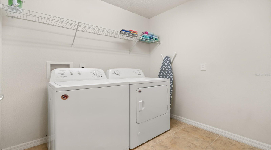 DAVENPORT, Florida 33837, 5 Bedrooms Bedrooms, ,4 BathroomsBathrooms,Residential,For Sale,MISTY OAK,0,MFRO6393604