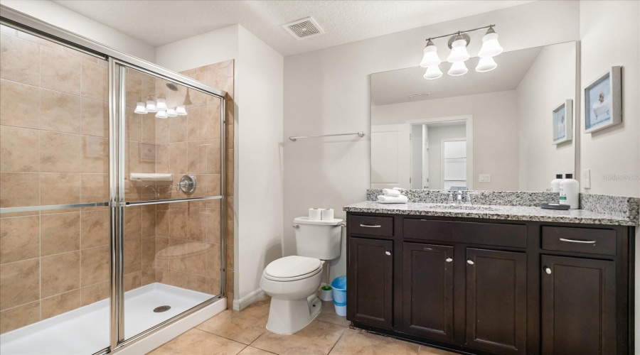 DAVENPORT, Florida 33837, 5 Bedrooms Bedrooms, ,4 BathroomsBathrooms,Residential,For Sale,MISTY OAK,0,MFRO6393604