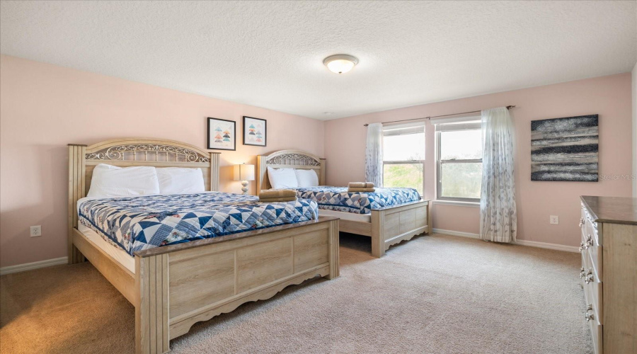 DAVENPORT, Florida 33837, 5 Bedrooms Bedrooms, ,4 BathroomsBathrooms,Residential,For Sale,MISTY OAK,0,MFRO6393604