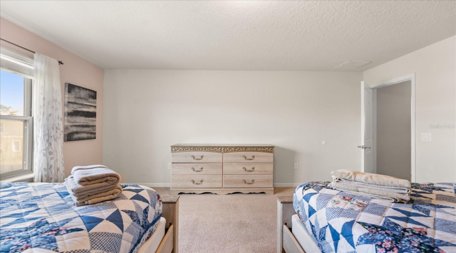 DAVENPORT, Florida 33837, 5 Bedrooms Bedrooms, ,4 BathroomsBathrooms,Residential,For Sale,MISTY OAK,0,MFRO6393604