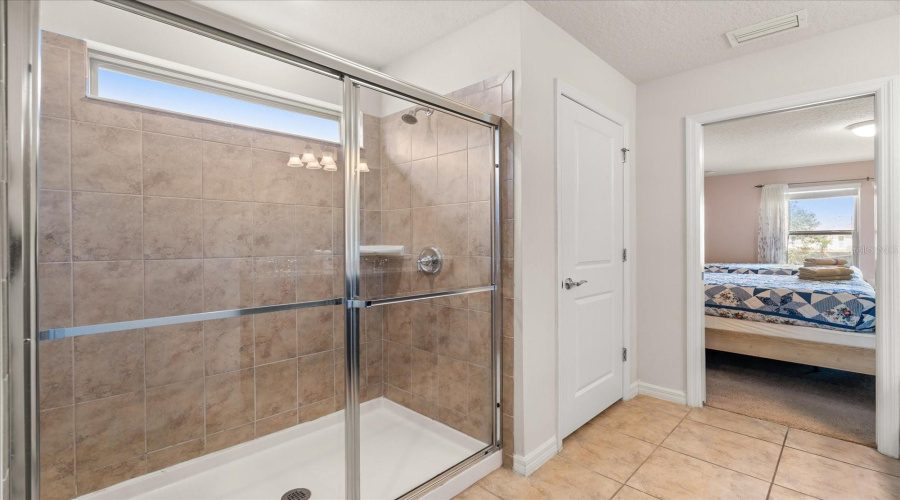 DAVENPORT, Florida 33837, 5 Bedrooms Bedrooms, ,4 BathroomsBathrooms,Residential,For Sale,MISTY OAK,0,MFRO6393604