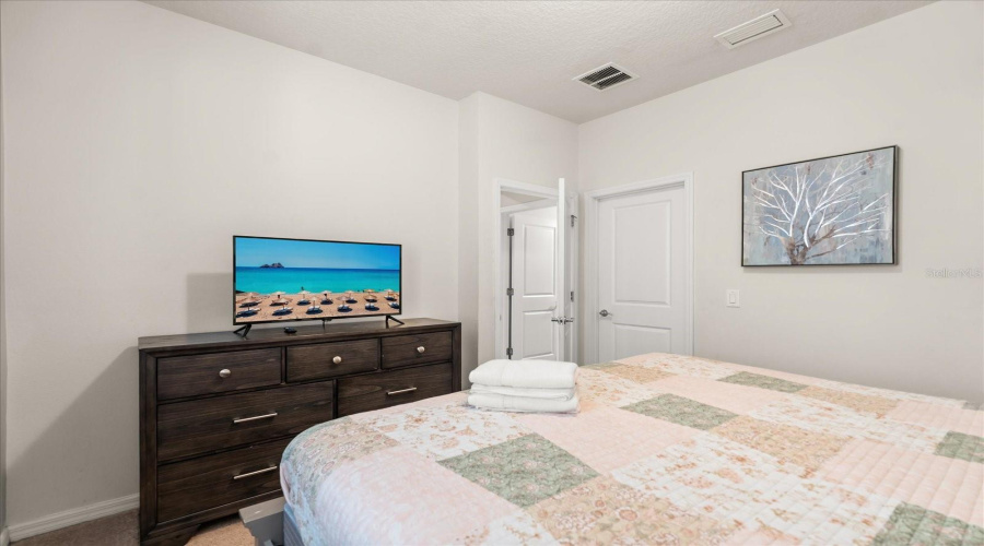 DAVENPORT, Florida 33837, 5 Bedrooms Bedrooms, ,4 BathroomsBathrooms,Residential,For Sale,MISTY OAK,0,MFRO6393604