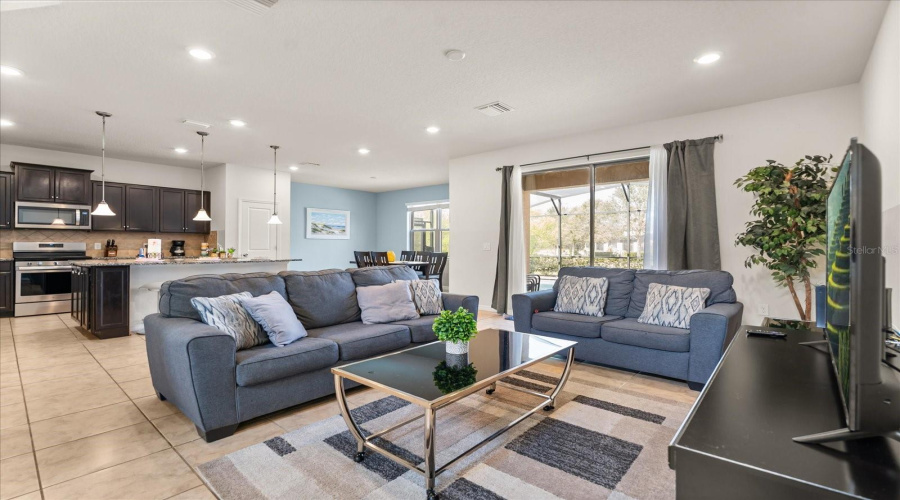 DAVENPORT, Florida 33837, 5 Bedrooms Bedrooms, ,4 BathroomsBathrooms,Residential,For Sale,MISTY OAK,0,MFRO6393604