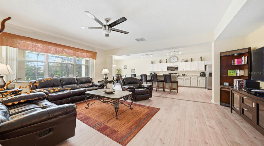 DAVENPORT, Florida 33896, 5 Bedrooms Bedrooms, ,3 BathroomsBathrooms,Residential,For Sale,BAY LEAF,0,MFRS5147488