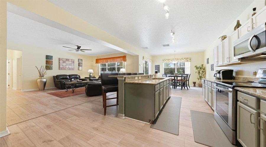 DAVENPORT, Florida 33896, 5 Bedrooms Bedrooms, ,3 BathroomsBathrooms,Residential,For Sale,BAY LEAF,0,MFRS5147488