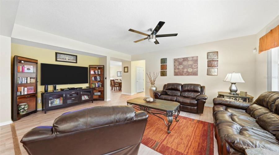 DAVENPORT, Florida 33896, 5 Bedrooms Bedrooms, ,3 BathroomsBathrooms,Residential,For Sale,BAY LEAF,0,MFRS5147488