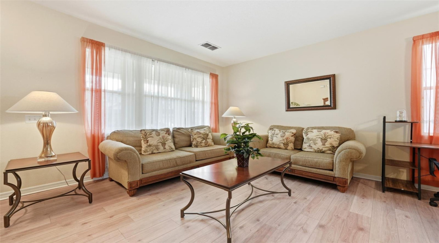 DAVENPORT, Florida 33896, 5 Bedrooms Bedrooms, ,3 BathroomsBathrooms,Residential,For Sale,BAY LEAF,0,MFRS5147488