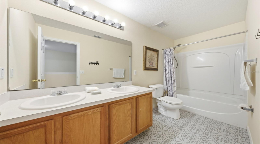 DAVENPORT, Florida 33896, 5 Bedrooms Bedrooms, ,3 BathroomsBathrooms,Residential,For Sale,BAY LEAF,0,MFRS5147488