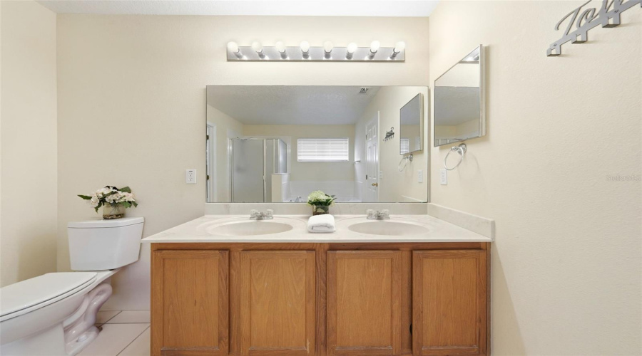 DAVENPORT, Florida 33896, 5 Bedrooms Bedrooms, ,3 BathroomsBathrooms,Residential,For Sale,BAY LEAF,0,MFRS5147488