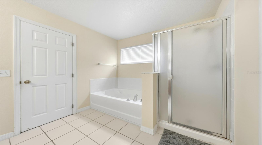 DAVENPORT, Florida 33896, 5 Bedrooms Bedrooms, ,3 BathroomsBathrooms,Residential,For Sale,BAY LEAF,0,MFRS5147488