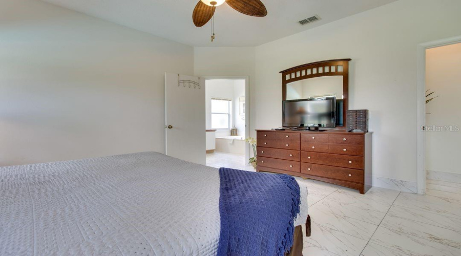 DAVENPORT, Florida 33897, 5 Bedrooms Bedrooms, ,3 BathroomsBathrooms,Residential,For Sale,BLOOMINGDALE DR,0,MFRA4689322