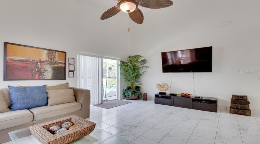 DAVENPORT, Florida 33897, 5 Bedrooms Bedrooms, ,3 BathroomsBathrooms,Residential,For Sale,BLOOMINGDALE DR,0,MFRA4689322