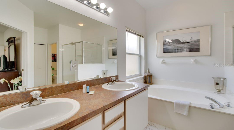 DAVENPORT, Florida 33897, 5 Bedrooms Bedrooms, ,3 BathroomsBathrooms,Residential,For Sale,BLOOMINGDALE DR,0,MFRA4689322