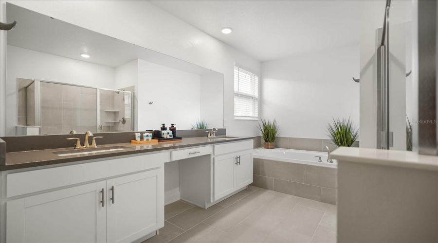 DAVENPORT, Florida 33896, 6 Bedrooms Bedrooms, ,5 BathroomsBathrooms,Residential,For Sale,PLAY THROUGH,0,MFRS5147237