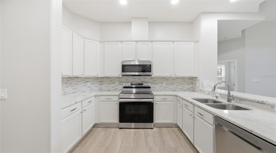 ORLANDO, Florida 32836, 5 Bedrooms Bedrooms, ,4 BathroomsBathrooms,Residential,For Sale,GIOVANA,0,MFRO6397884