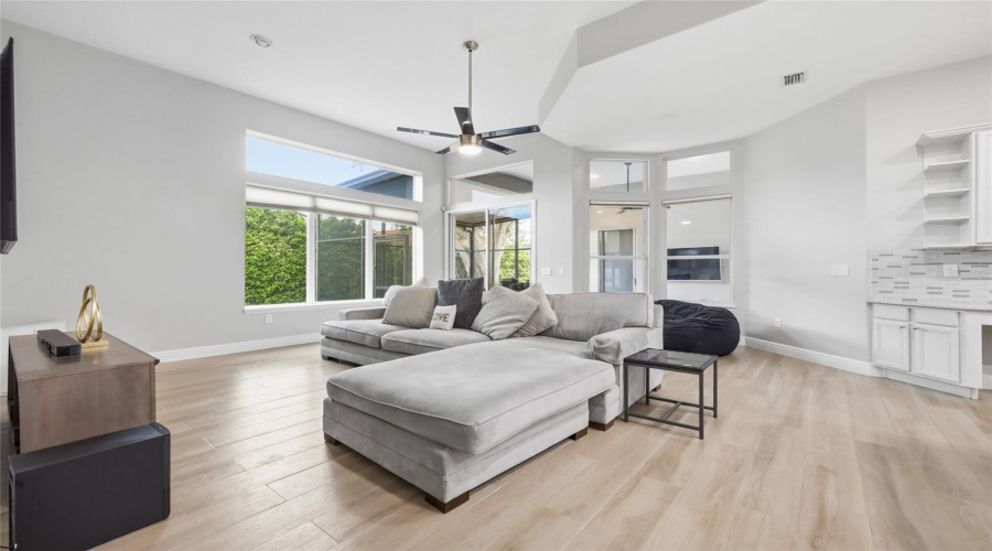 ORLANDO, Florida 32836, 5 Bedrooms Bedrooms, ,4 BathroomsBathrooms,Residential,For Sale,GIOVANA,0,MFRO6397884