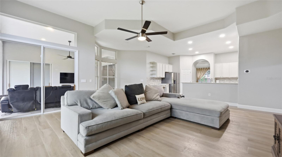 ORLANDO, Florida 32836, 5 Bedrooms Bedrooms, ,4 BathroomsBathrooms,Residential,For Sale,GIOVANA,0,MFRO6397884