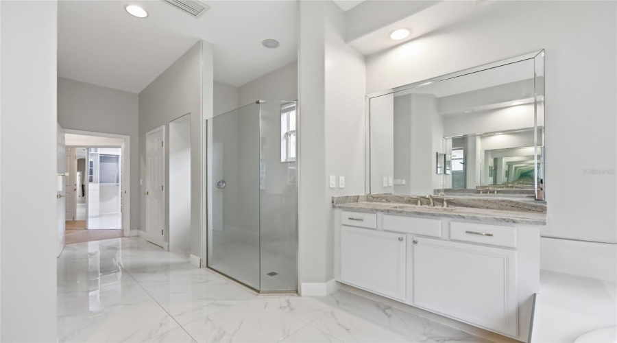 ORLANDO, Florida 32836, 5 Bedrooms Bedrooms, ,4 BathroomsBathrooms,Residential,For Sale,GIOVANA,0,MFRO6397884