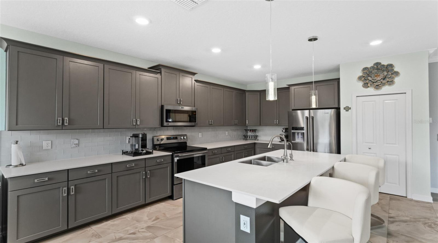 DAVENPORT, Florida 33837, 4 Bedrooms Bedrooms, ,3 BathroomsBathrooms,Residential,For Sale,CAMDEN PARK,0,MFRS5147576