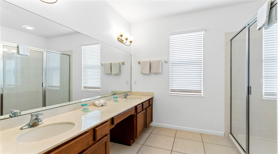 KISSIMMEE, Florida 34746, 6 Bedrooms Bedrooms, ,4 BathroomsBathrooms,Residential,For Sale,BALLO,0,MFRO6392864