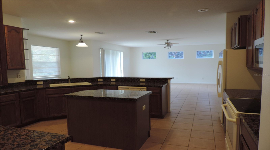 KISSIMMEE, Florida 34746, 4 Bedrooms Bedrooms, ,3 BathroomsBathrooms,Residential,For Sale,LUTZA,0,MFRS5142987