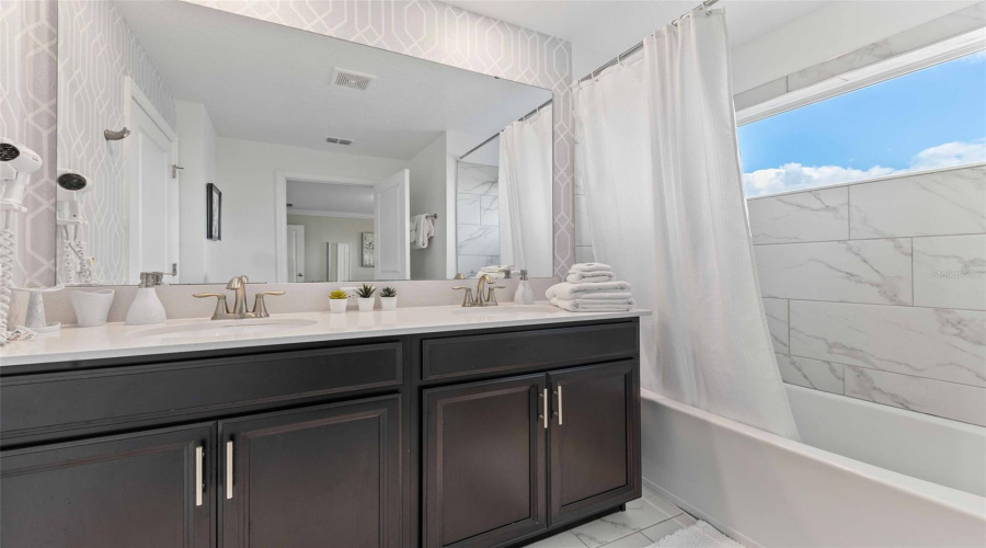 DAVENPORT, Florida 33896, 4 Bedrooms Bedrooms, ,3 BathroomsBathrooms,Residential,For Sale,LEADER,0,MFRO6397909