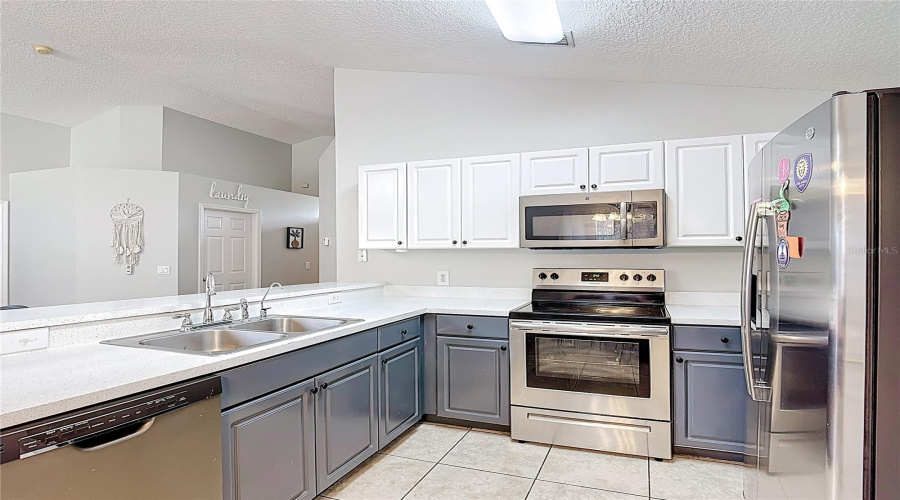 KISSIMMEE, Florida 34746, 3 Bedrooms Bedrooms, ,2 BathroomsBathrooms,Residential,For Sale,CUMBRIAN LAKES,0,MFRO6381359