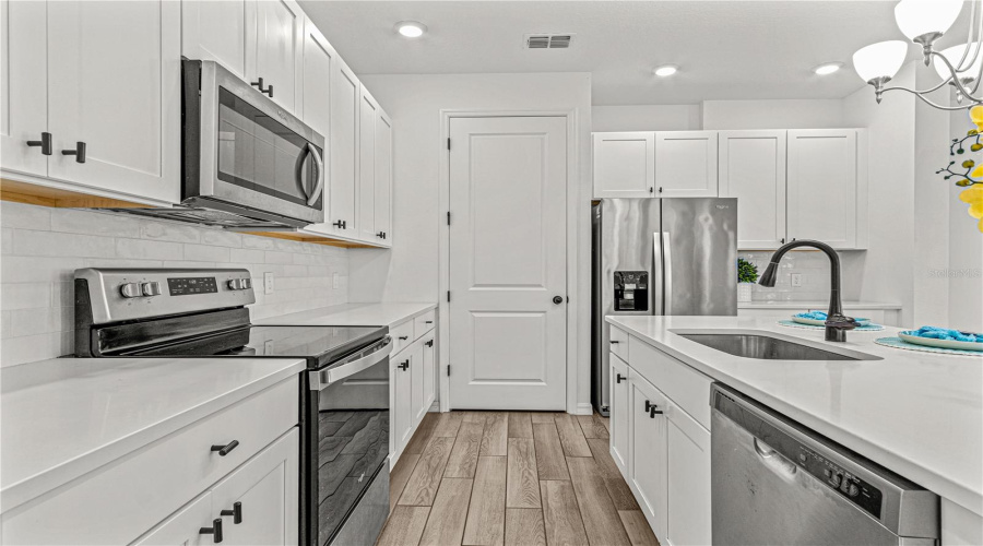 DAVENPORT, Florida 33896, 3 Bedrooms Bedrooms, ,2 BathroomsBathrooms,Residential,For Sale,BENOI,0,MFRO6398238