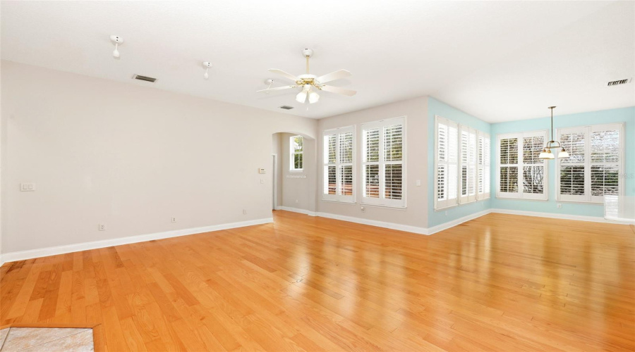 KISSIMMEE, Florida 34747, 6 Bedrooms Bedrooms, ,4 BathroomsBathrooms,Residential,For Sale,RUSH,0,MFRO6394888