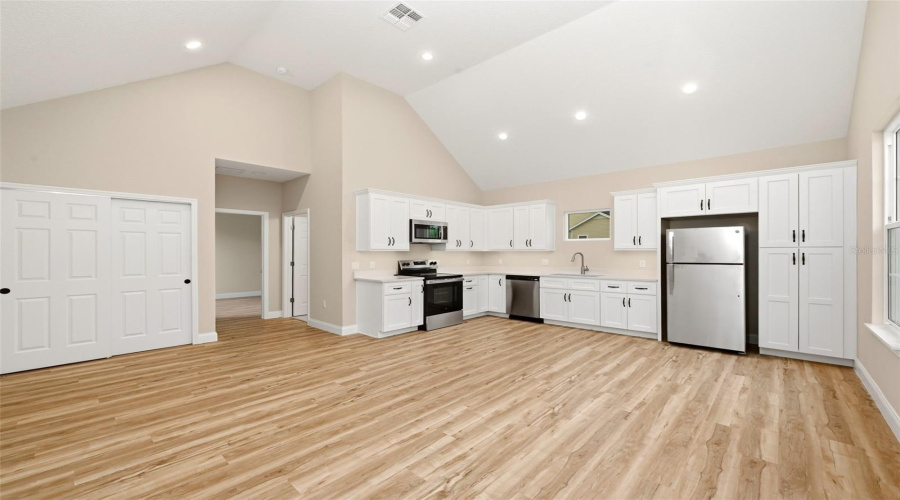 KISSIMMEE, Florida 34747, 6 Bedrooms Bedrooms, ,4 BathroomsBathrooms,Residential,For Sale,RUSH,0,MFRO6394888