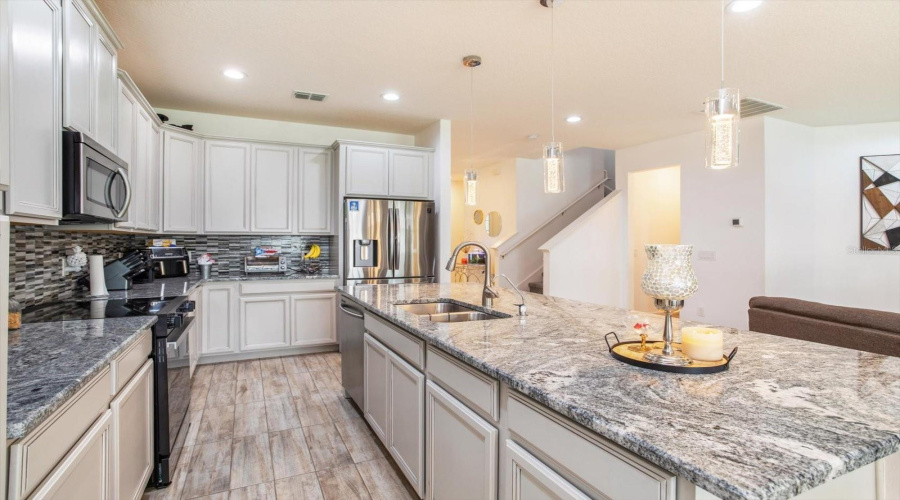 DAVENPORT, Florida 33837, 4 Bedrooms Bedrooms, ,2 BathroomsBathrooms,Residential,For Sale,YORKDALE,0,MFRO6397138