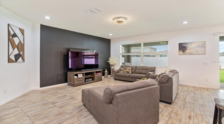 DAVENPORT, Florida 33837, 4 Bedrooms Bedrooms, ,2 BathroomsBathrooms,Residential,For Sale,YORKDALE,0,MFRO6397138