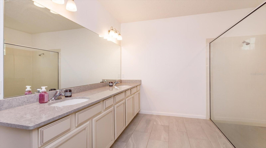 DAVENPORT, Florida 33837, 4 Bedrooms Bedrooms, ,2 BathroomsBathrooms,Residential,For Sale,YORKDALE,0,MFRO6397138