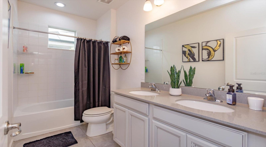 DAVENPORT, Florida 33837, 4 Bedrooms Bedrooms, ,2 BathroomsBathrooms,Residential,For Sale,YORKDALE,0,MFRO6397138