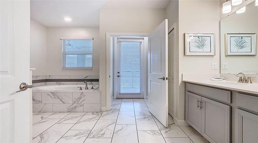 DAVENPORT, Florida 33896, 8 Bedrooms Bedrooms, ,5 BathroomsBathrooms,Residential,For Sale,OCEAN COURSE,0,MFRO6390864