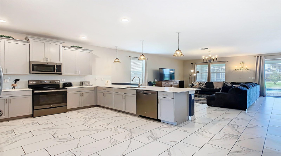 DAVENPORT, Florida 33896, 8 Bedrooms Bedrooms, ,5 BathroomsBathrooms,Residential,For Sale,OCEAN COURSE,0,MFRO6390864