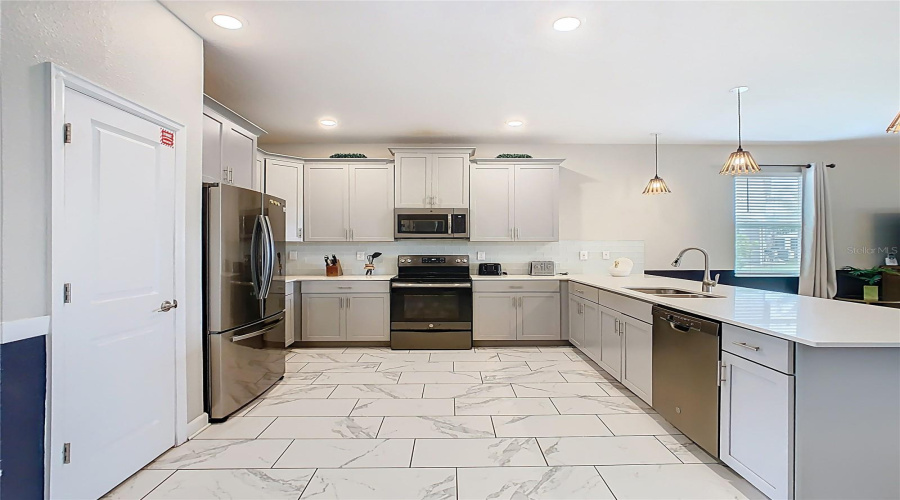 DAVENPORT, Florida 33896, 8 Bedrooms Bedrooms, ,5 BathroomsBathrooms,Residential,For Sale,OCEAN COURSE,0,MFRO6390864