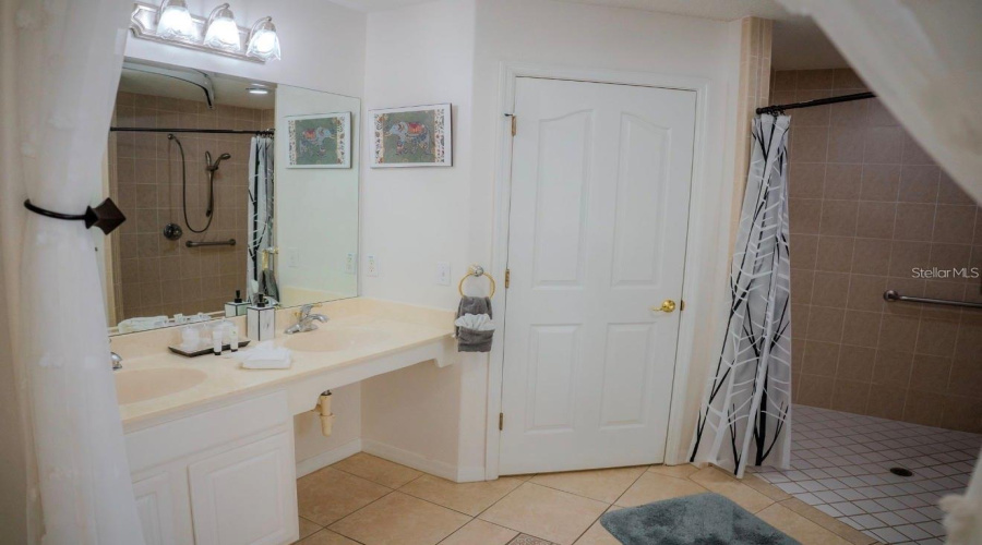 DAVENPORT, Florida 33897, 4 Bedrooms Bedrooms, ,4 BathroomsBathrooms,Residential,For Sale,VISTA,0,MFRS5147371