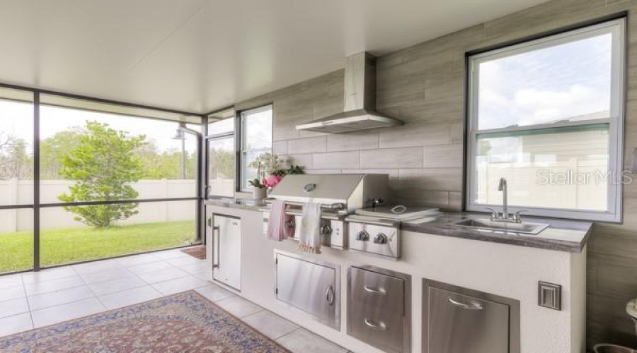 Kitchen in lanai