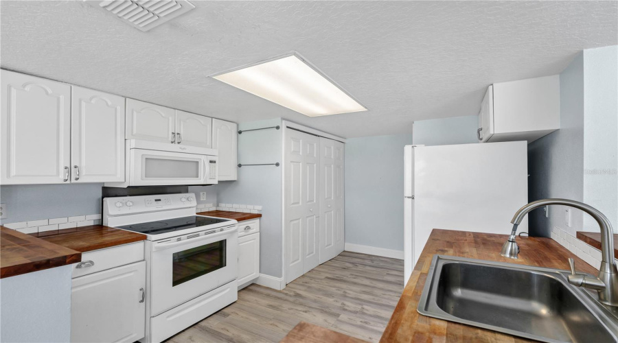 DAVENPORT, Florida 33897, 4 Bedrooms Bedrooms, ,3 BathroomsBathrooms,Residential,For Sale,WASHINGTON PALM,0,MFRO6354234