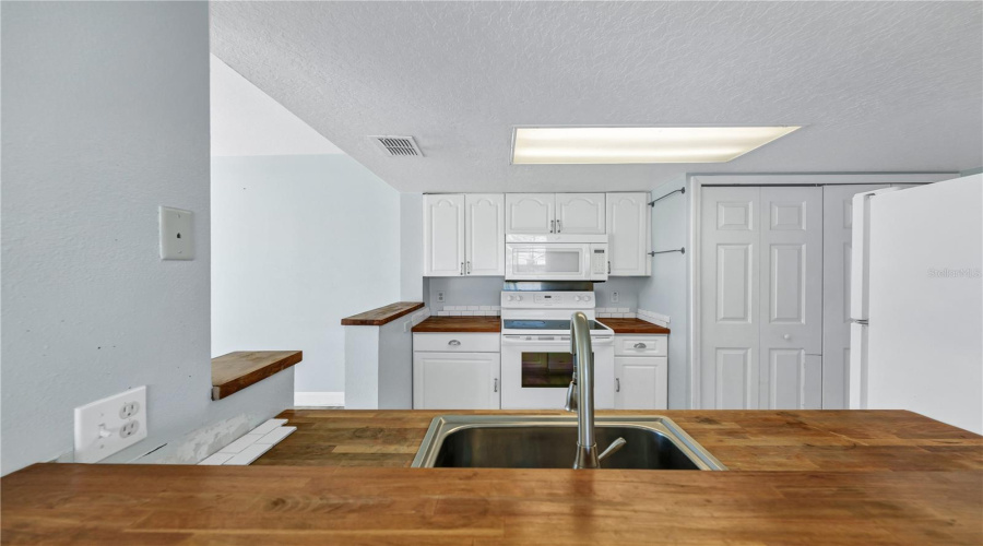 DAVENPORT, Florida 33897, 4 Bedrooms Bedrooms, ,3 BathroomsBathrooms,Residential,For Sale,WASHINGTON PALM,0,MFRO6354234