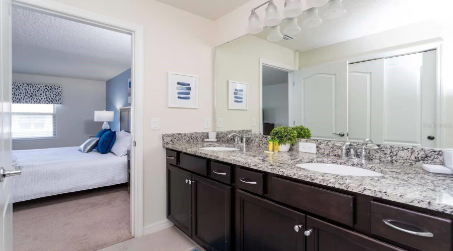 KISSIMMEE, Florida 34747, 5 Bedrooms Bedrooms, ,4 BathroomsBathrooms,Residential,For Sale,DUBAI,0,MFRO6398120