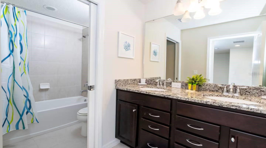 KISSIMMEE, Florida 34747, 5 Bedrooms Bedrooms, ,4 BathroomsBathrooms,Residential,For Sale,DUBAI,0,MFRO6398120