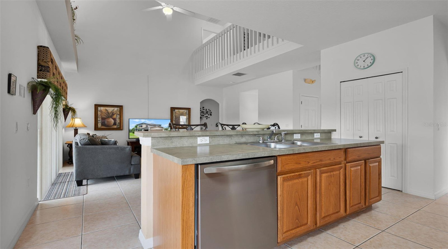 DAVENPORT, Florida 33897, 5 Bedrooms Bedrooms, ,4 BathroomsBathrooms,Residential,For Sale,HIGHGATE PARK,0,MFRS5131672